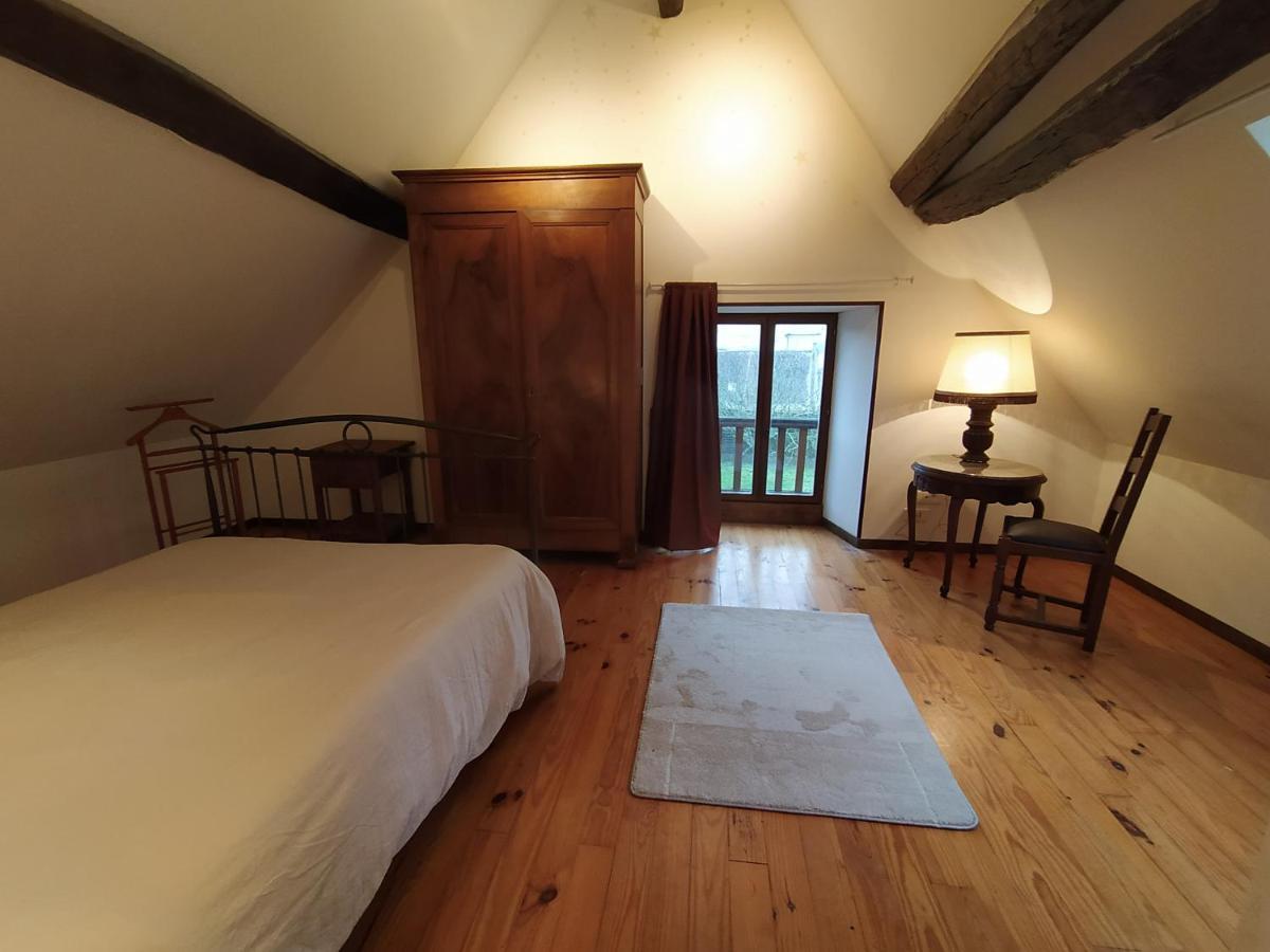 Gite Du Vieux Cedre Ecueille Extérieur photo