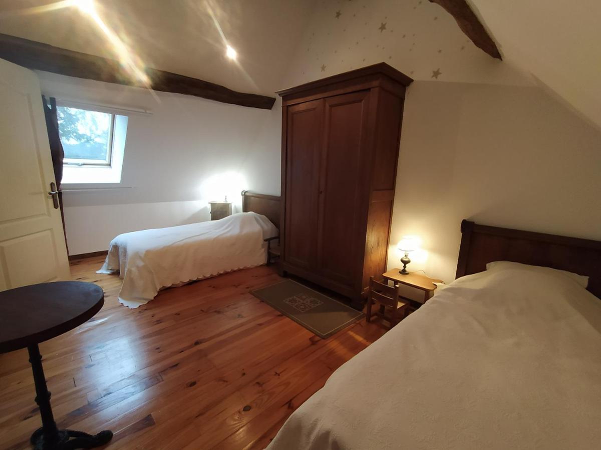Gite Du Vieux Cedre Ecueille Extérieur photo